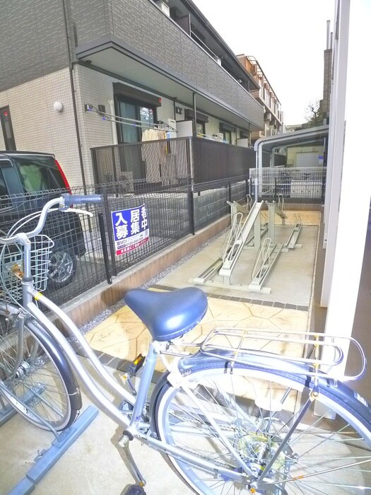 物件外観写真4　(駐輪場)