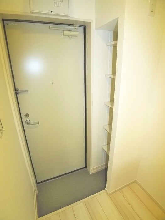 物件内観写真18　(玄関)
