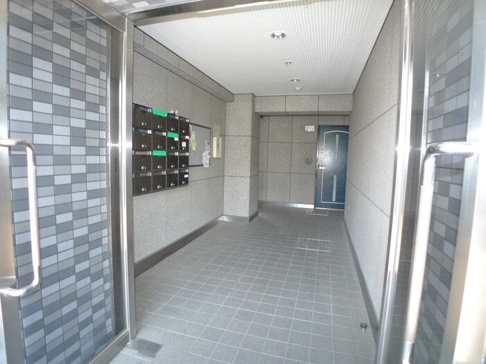 物件外観写真4　(エントランス部分)