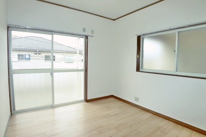 物件内観写真7　(室内からの展望)