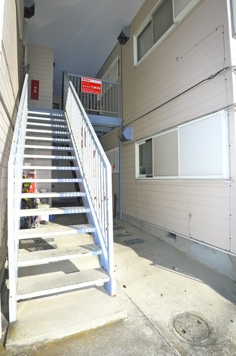 物件外観写真4　(エントランス部分)