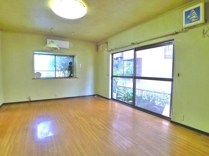 物件内観写真19　(室内からの展望)