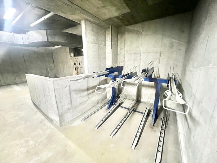 物件外観写真4　(駐輪場)