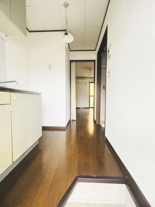 物件内観写真16　(廊下)