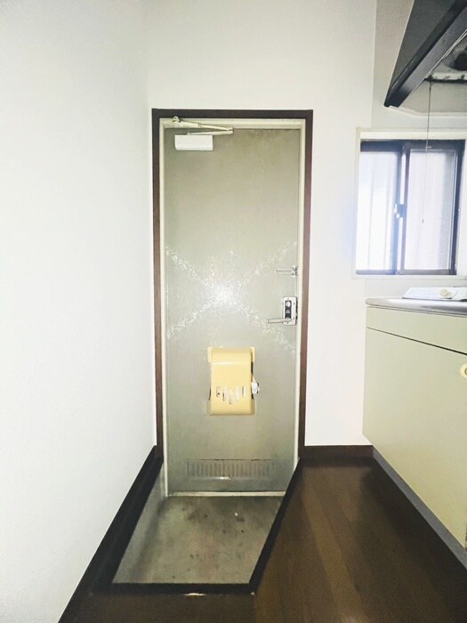 物件内観写真17　(玄関)