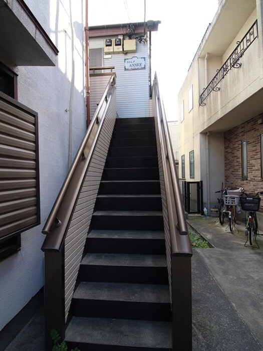 物件外観写真3　(エントランス部分)