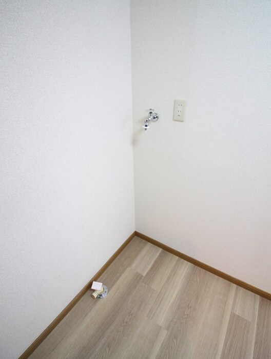 物件内観写真18　(洗濯機置場)