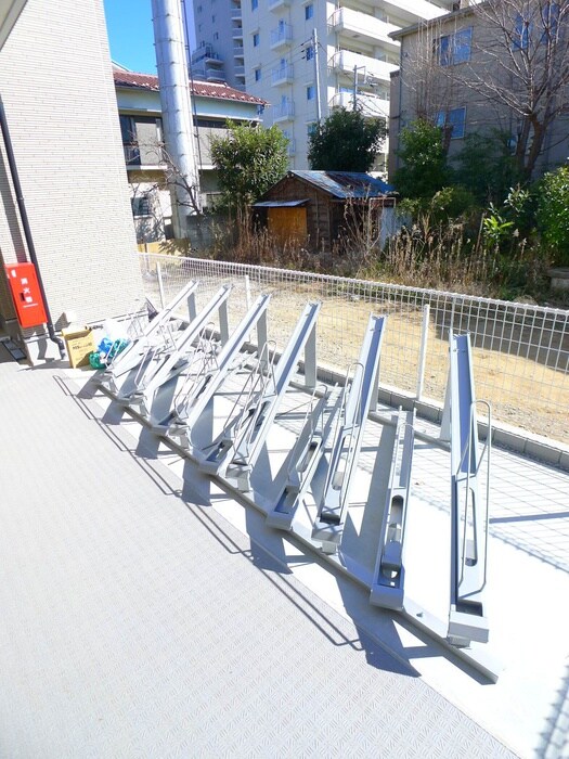 物件外観写真3　(駐輪場)