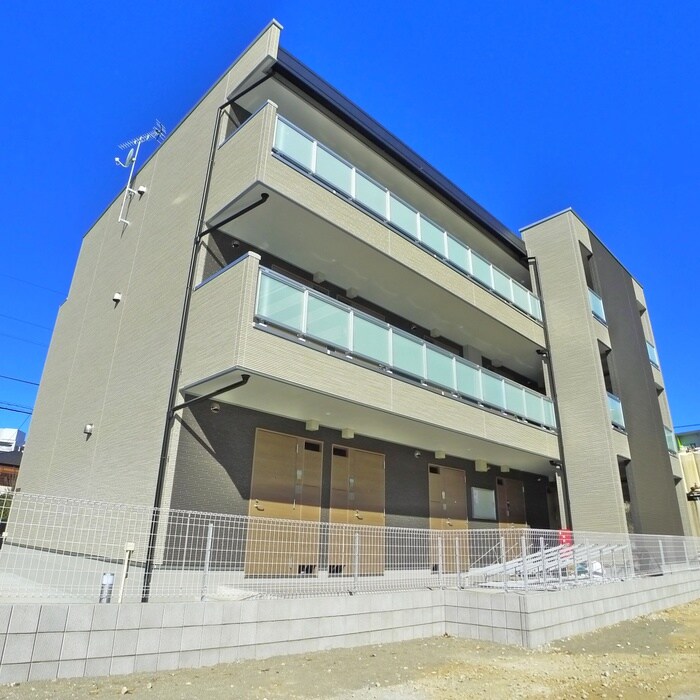 物件外観写真5　(エントランス部分)