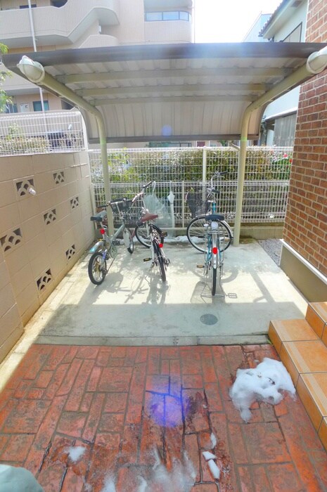 物件外観写真3　(駐輪場)