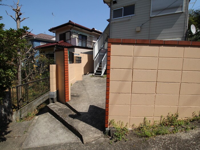 物件外観写真2　(エントランス部分)