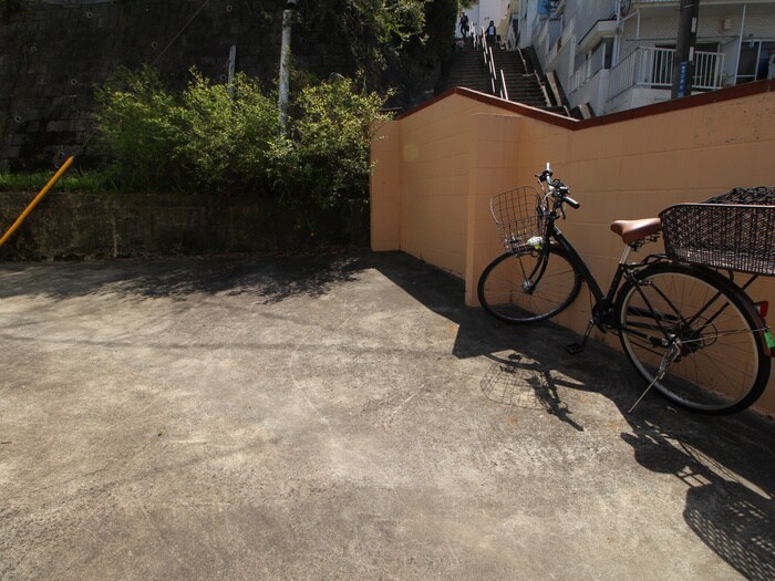 物件外観写真5　(駐輪場)