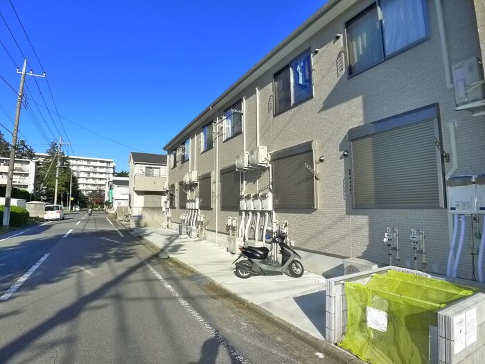 物件外観写真5　(バイク置き場)