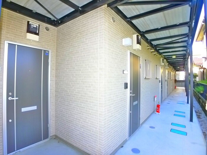 物件外観写真6　(エントランス部分)