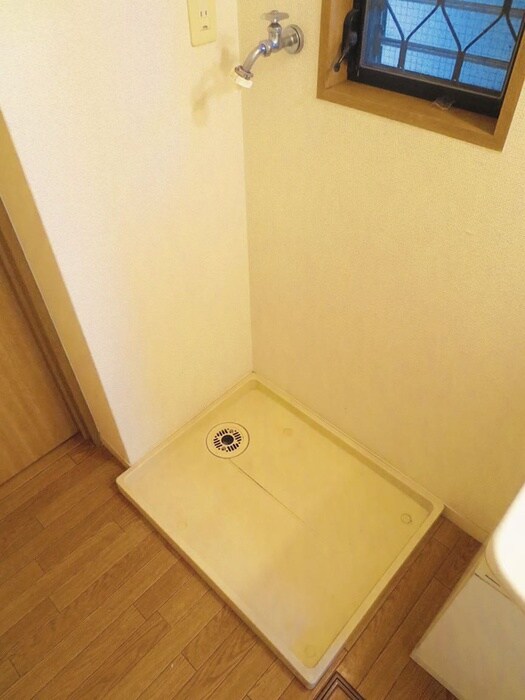 物件内観写真13　(洗濯機置場)