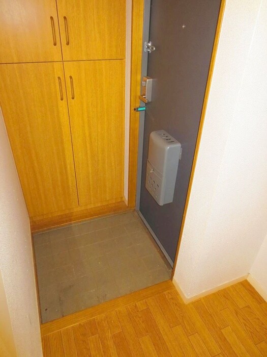 物件内観写真16　(玄関)