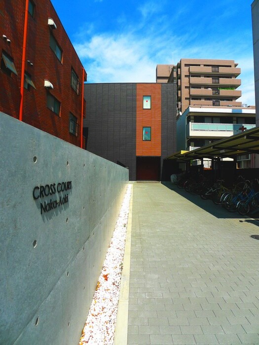 物件外観写真2　(エントランス部分)