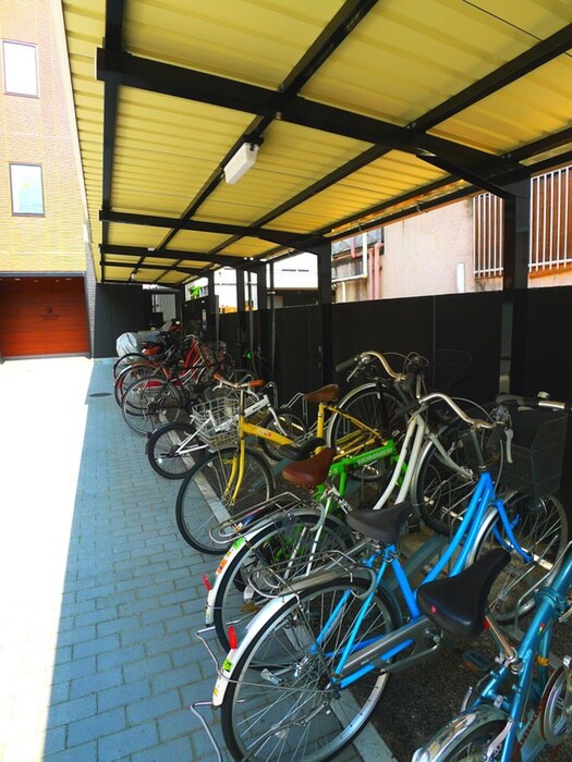 物件外観写真3　(駐車場)