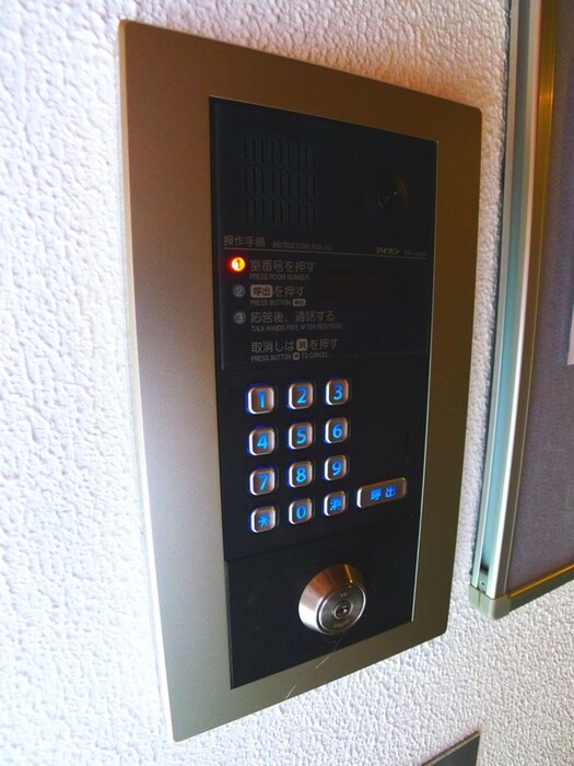 物件外観写真5　(エントランス部分)