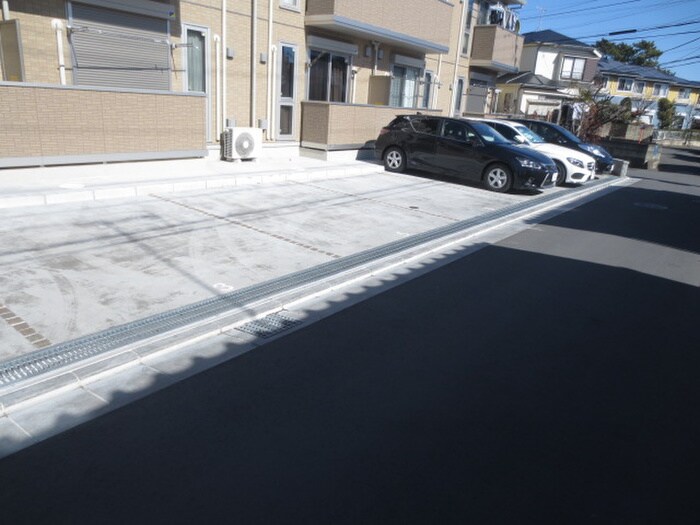 物件外観写真2　(駐車場)