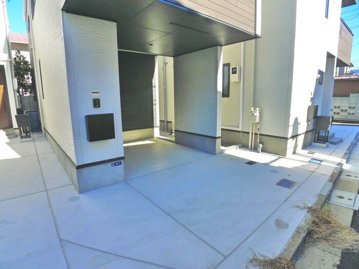 物件外観写真4　(駐車場)