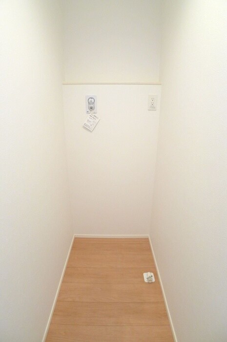 物件内観写真12　(洗濯機置場)