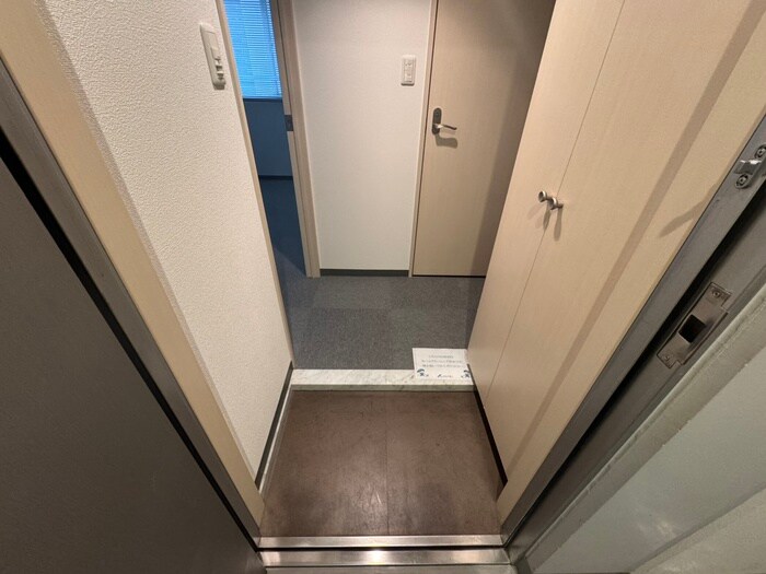 物件内観写真16　(玄関)