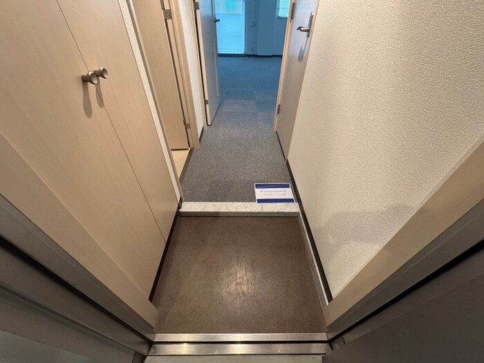 物件内観写真17　(玄関)