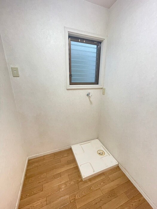 物件内観写真12　(洗濯機置場)