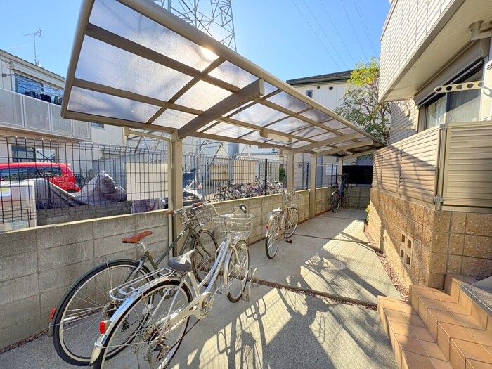 物件外観写真4　(駐輪場)