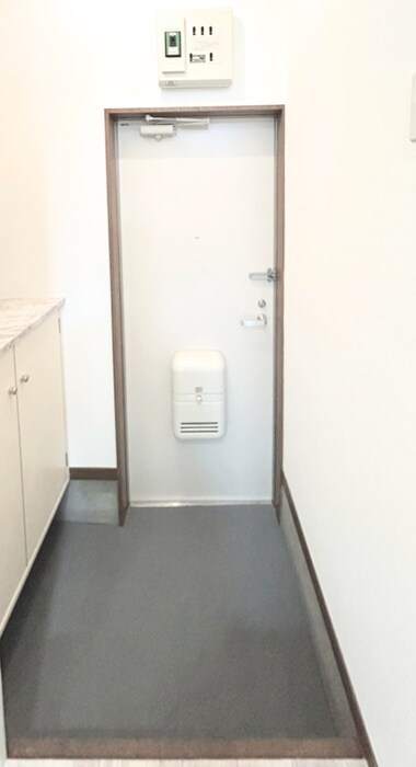 物件内観写真18　(玄関)