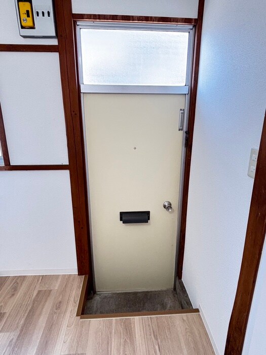 物件内観写真15　(玄関)