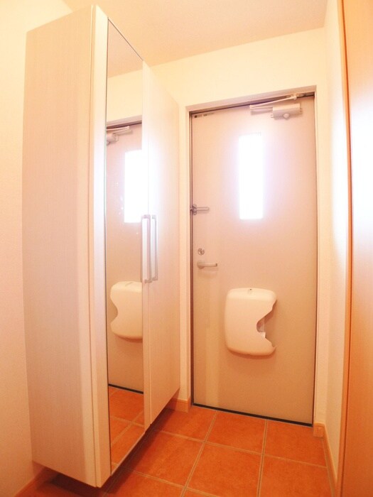 物件内観写真14　(玄関)