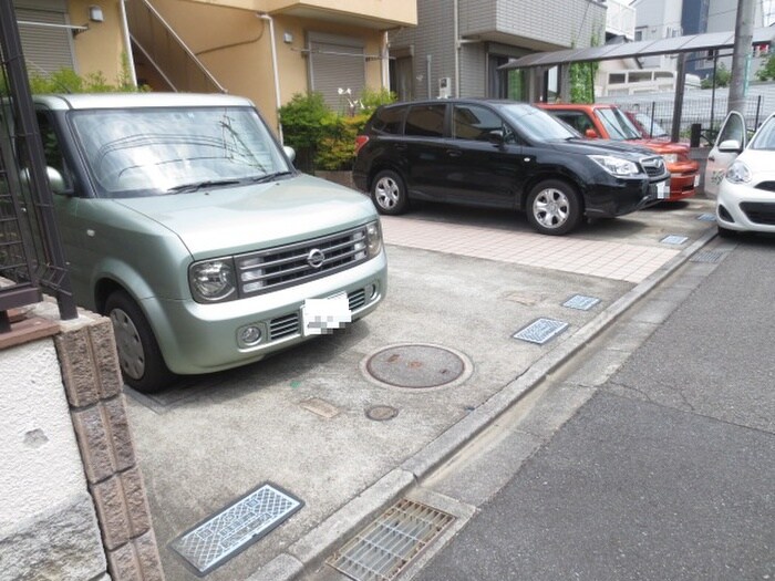 物件外観写真3　(駐車場)