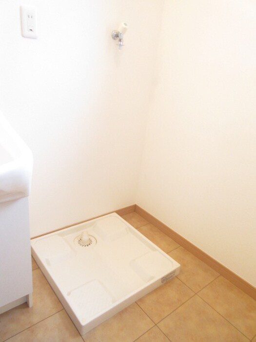 物件内観写真15　(洗濯機置場)