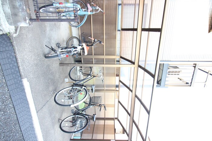 物件外観写真5　(駐輪場)