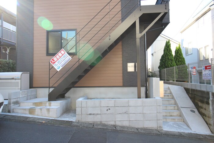 物件外観写真2　(エントランス部分)