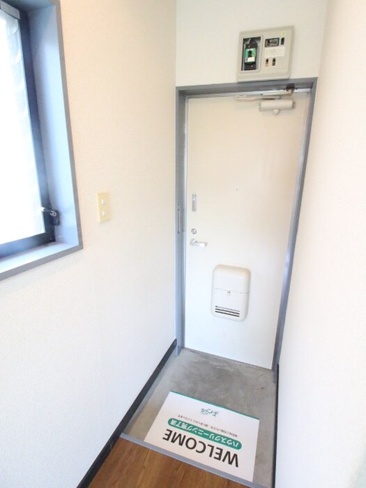 物件内観写真18　(玄関)