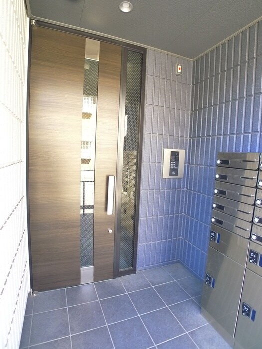 物件外観写真5　(エントランス部分)