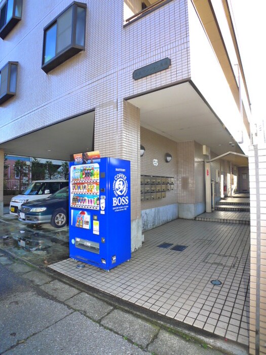 物件外観写真4　(エントランス部分)