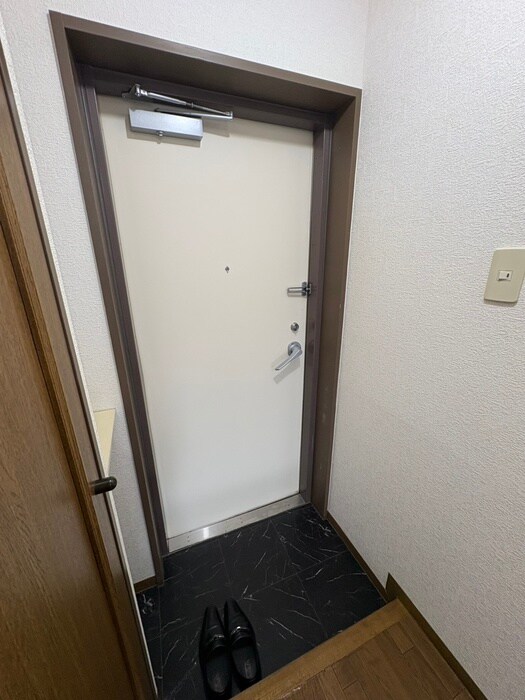 物件内観写真13　(玄関)
