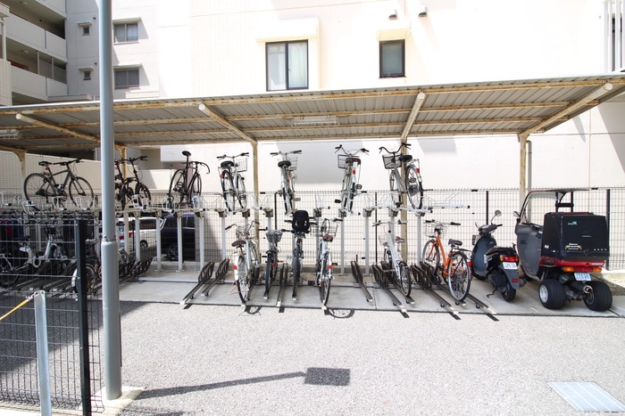 物件外観写真2　(駐輪場)