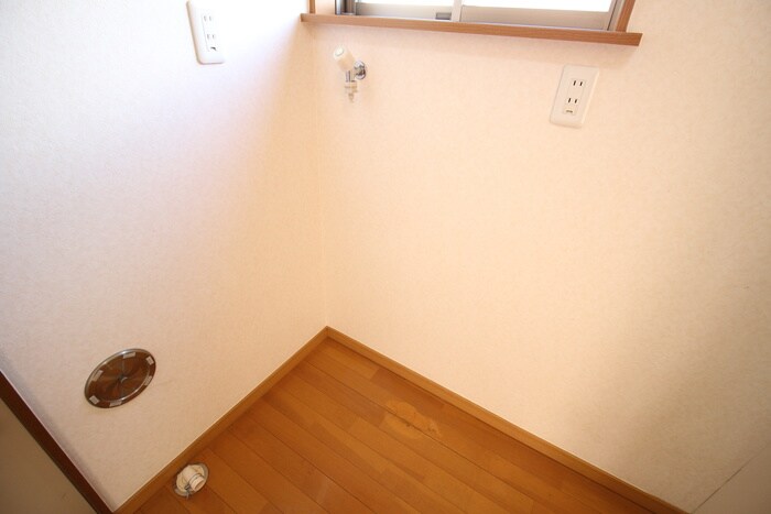 物件内観写真14　(洗濯機置場)