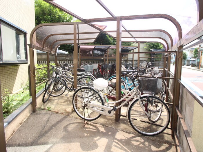 物件外観写真4　(駐輪場)