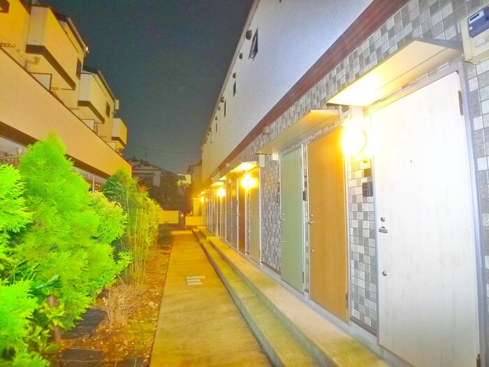 物件外観写真3　(エントランス部分)