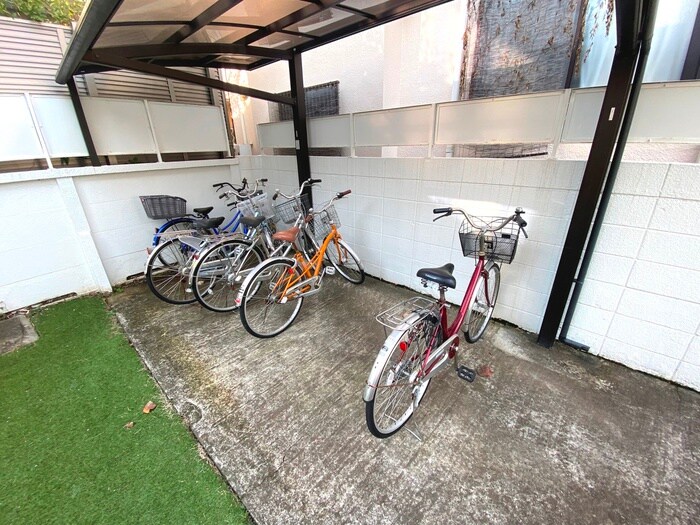 物件外観写真5　(駐輪場)