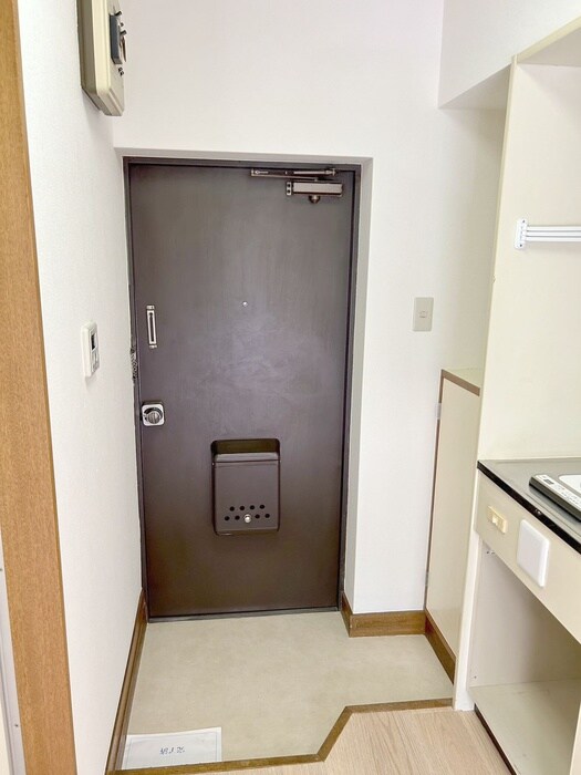 物件内観写真16　(玄関)