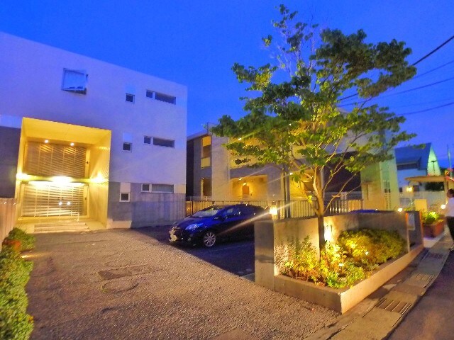 物件外観写真1　(駐車場)