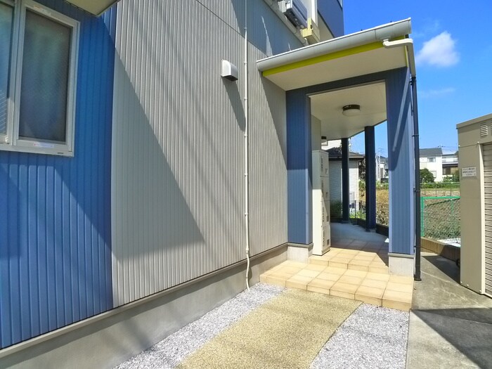 物件外観写真2　(エントランス部分)