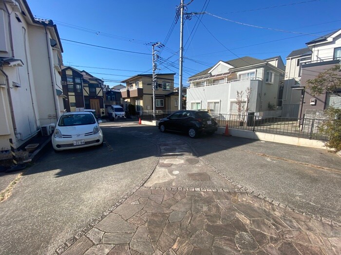 物件外観写真4　(駐車場)